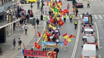 Terör örgütü YPG/PKK yandaşları İsveç parlamentosu önünde gösteri düzenledi