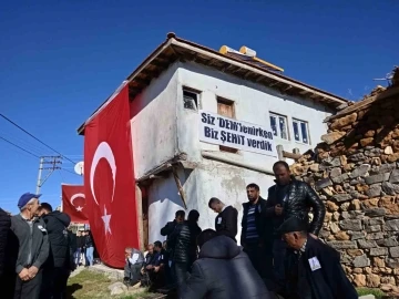 Teröre ve siyasi uzantılarına unutamayacakları pankartlı mesaj
