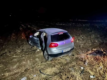 Tırın çarpıp şarampole savurduğu otomobilde 5 kişi yaralandı
