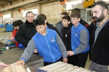 TOBB Kütahya OSB MTAL öğrencileri, sanayi bölgesindeki fabrikaları ziyaret ediyor
