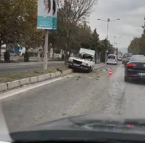 Tofaş marka otomobil ağaca çarptı: 1 yaralı
