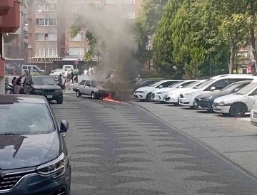 Tofaş otomobil alevlere teslim oldu, LPG tankı bomba gibi patladı
