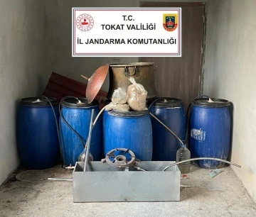 Tokat’ta bin 200 litre kaçak içki ele geçirildi
