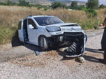 Tokat’ta hafif ticari araç sulama kanalına düştü: 5 yaralı
