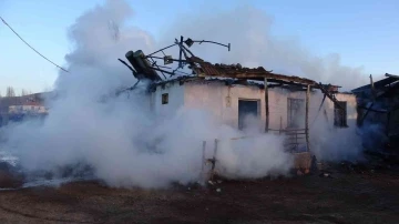 Tokat’ta korkutan yangın, kış günü evsiz kaldılar
