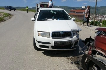 Tokat'ta otomobiller kafa kafaya çarpıştı: 2'si çocuk 5 yaralı