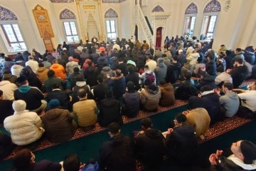 Tokyo Camii'nde depremde hayatını kaybedenler için gıyabi cenaze namazı