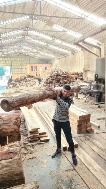 Tomrukların üzerine düşen genç, hastanede hayatını kaybetti
