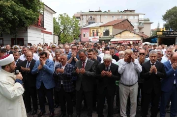 Törende fenalaşan Kaçmaz son yolculuğuna uğurlandı
