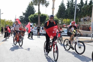 Toroslar’da 100. yılda 100 öğretmen ile 29 kilometrelik bisiklet turu
