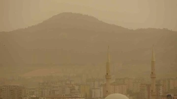 Toz bulutu Adıyaman’ı etkisi altına aldı
