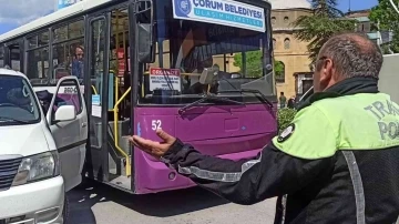 Trafiği kilitleyen sürücüyü polis böyle uyardı:
