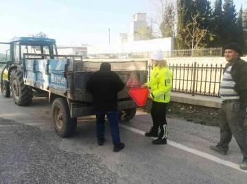 Trafik ekiplerinden traktörlere reflektör
