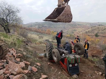 Traktörün altında kalan yaşlı adam hayatını kaybetti
