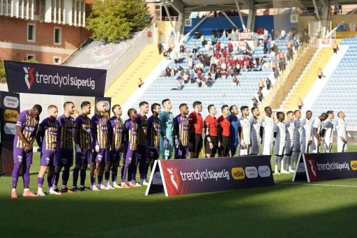 Trendyol Süper Lig: Eyüpspor: 1 - Hatayspor: 0 (İlk yarı)
