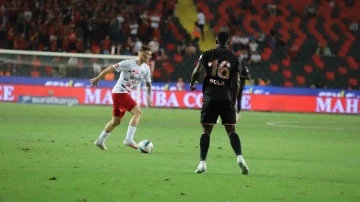 Trendyol Süper Lig: Gaziantep FK: 0 - Samsunspor: 1 (İlk yarı)
