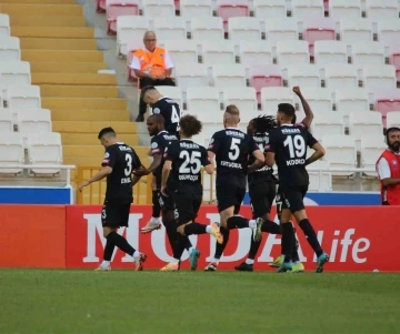 Trendyol Süper Lig: Sivasspor: 1 - Gaziantep FK: 1 (İlk yarı)
