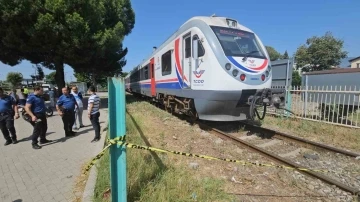Trenin çarptığı adam hayatını kaybetti
