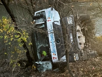 Tunceli’de beton mikseri devrildi
