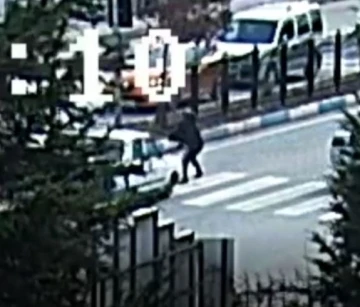 Tunceli’de bir kadının ağır yaralandığı kaza, güvenlik kamerasına yansıdı
