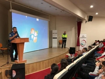 Tunceli’de öğretmen ve öğrencilere ’siber zorbalık’ eğitimi
