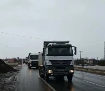 Tunceli’den deprem bölgesine çok sayıda personel ve araç gönderildi
