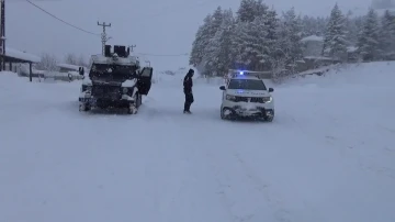 Tunceli-Erzincan karayolu, çığ nedeniyle ulaşıma kapatıldı
