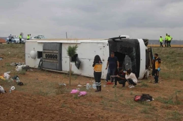 Tur otobüsü devrildi, çok sayıda yaralı var
