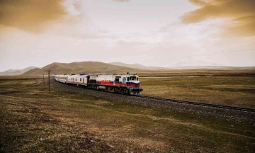 Turistik Doğu Ekspresi yolcuları trenle gidip uçakla dönüyor
