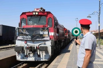 Turistik Tatvan treni Elazığ’da
