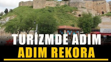 Turizmde adım adım rekora!