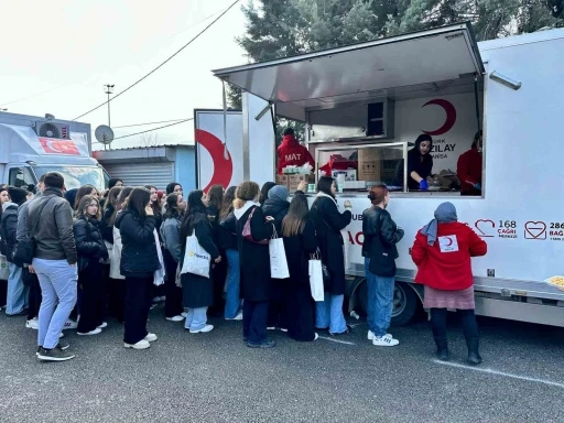 Türk Kızılay Manisa’dan EGEKAF’ta öğrencilere 10 bin kişilik yemek ikramı
