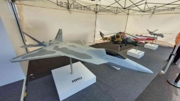 Türk savaş uçağı, İHA, helikopter ve jetlerin maketleri Tekirdağ’da sergileniyor
