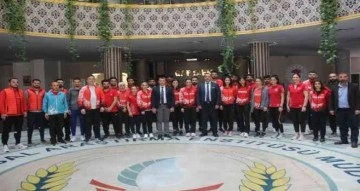 Türkiye Atletizm Federasyonu Başkanı Çınar, Milli Takım sporcularını ziyaret etti