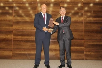 TÜRKSAV 24. Uluslararası Türk Dünyasına Hizmet Ödülleri Bayburt’ta sahiplerini buldu
