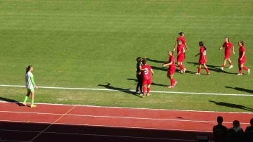 U17 Kadın Milli Takımı, Avrupa Şampiyonası’nda Estonya’yı 3-1 mağlup ederek A Ligi’ne yükseldi
