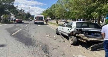 Üç aracın karıştığı kazada 2 kişi yaralandı