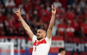 UEFA Disiplin Komitesi, milli futbolcu Merih Demiral’a Avusturya maçında yaptığı ’Bozkurt’ işareti nedeniyle 2 müsabakadan men cezası verdi.
