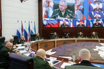 Ukrayna’nın öldürdüğünü iddia ettiği Rus komutan, Rusya Savunma Bakanlığı toplantısında görüntülendi
