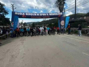 Ula’da 150 sporcu ile bisiklet yarışması gerçekleştirildi
