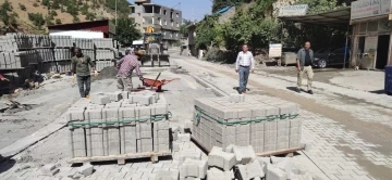 Uludere Belediyesi’nin yol çalışmaları devam ediyor
