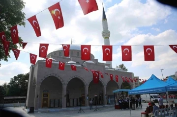 Ümmet Cami dualarla açıldı
