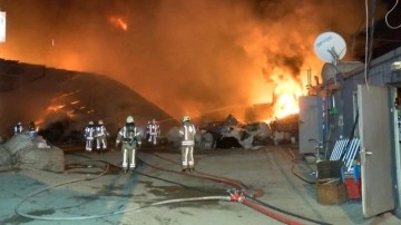 Ümraniye’de geri dönüşüm tesisinde çıkan yangında 8 işyeri zarar gördü