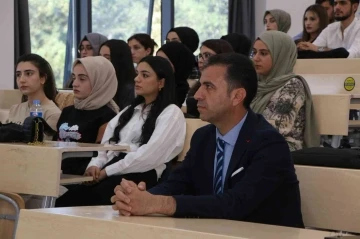 Üniversite öğrencilerine sosyal hizmet uygulamaları semineri
