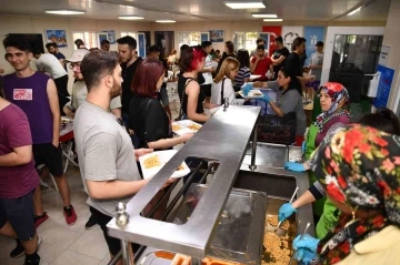 Üniversite öğrencilerinin çok sevdiği ücretsiz yemek hizmeti devam ediyor
