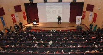 Üniversitede "Sıfırdan zirveye başarı hikayeleri" konulu program yapıldı