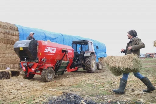 Üniversiteli çoban kış mevsiminde küçükbaş hayvan bakımının zorluklarını anlattı
