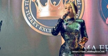 Ünlü Şarkıcı Azerbaycan'dan Ödülle Döndü