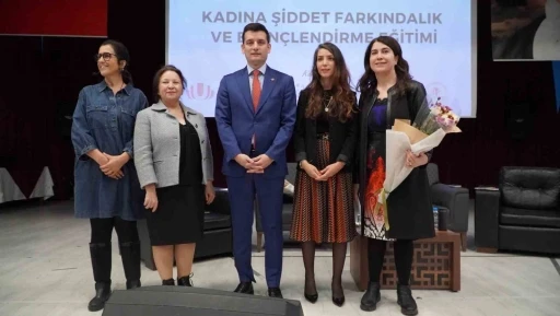 Urla’da &quot;Kadına Yönelik Şiddete Karşı&quot; farkındalık ve bilinçlendirme eğitimi yapıldı
