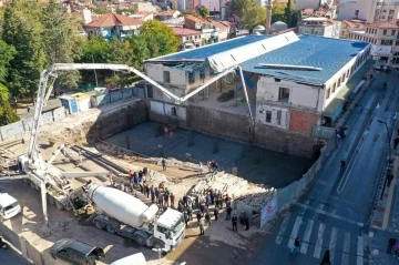 Uşak Belediyesi’nin eski hizmet binası yeni yüzüne kavuşuyor
